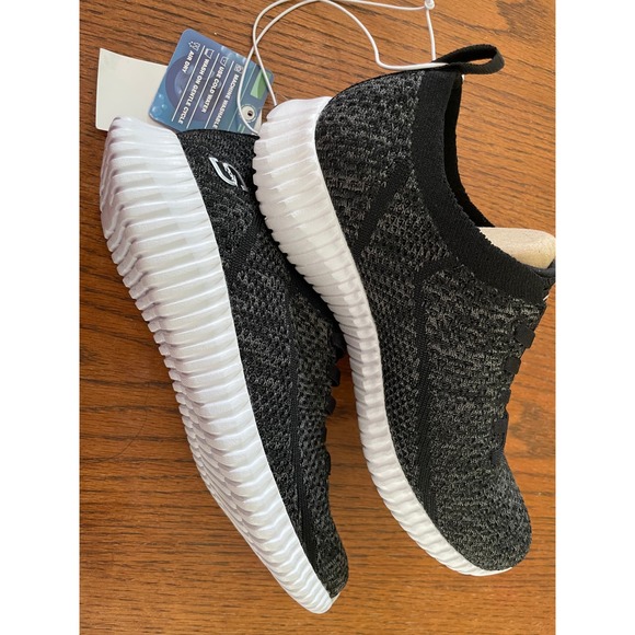 Skechers Shoes - NWT Skechers Women's Resse 2.0 Sneakers- Size 6.5- Black